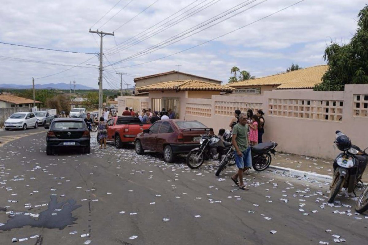 MP-BA requer multa de R$ 8 mil contra candidatos por 'derrame' de santinhos em Anagé e Caraíbas