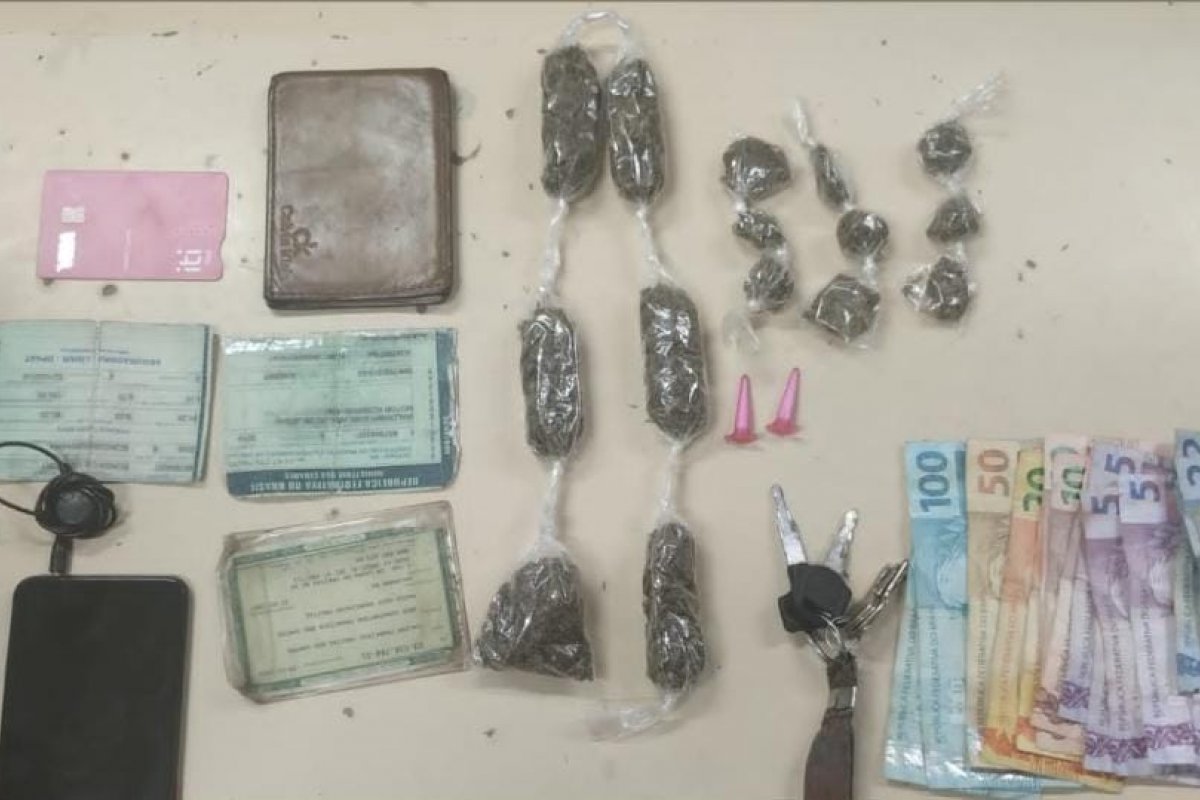 Suspeitos são detidos com drogas em Lauro de Freitas, na Bahia