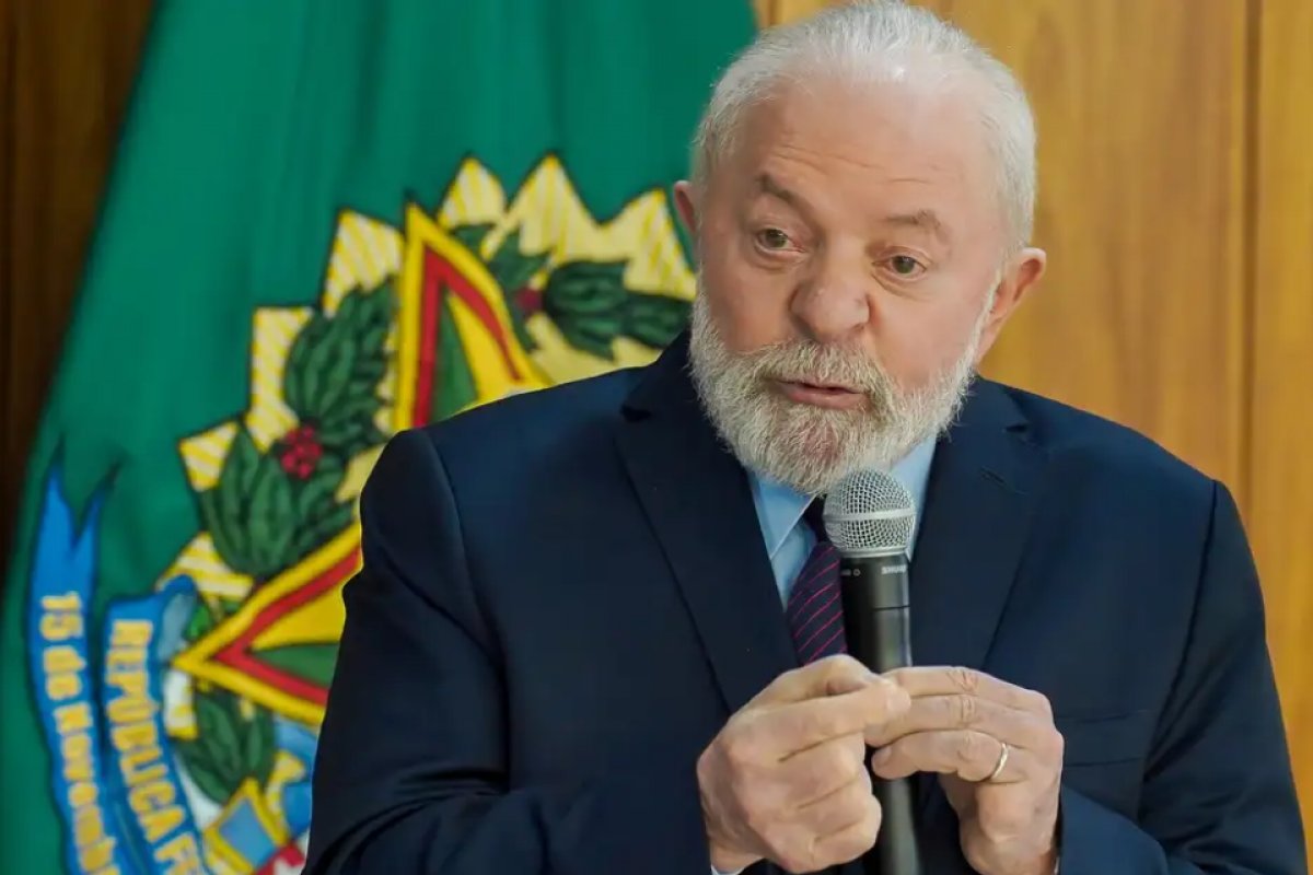 Lula defende imposto mínimo para milionário e fala em isenção de IR para ganho maior que R$ 5.000