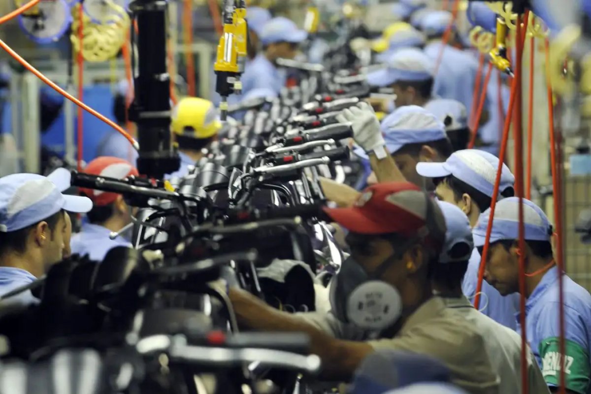 Brasil deve formar e requalificar 14 milhões de profissionais até 2027, diz CNI