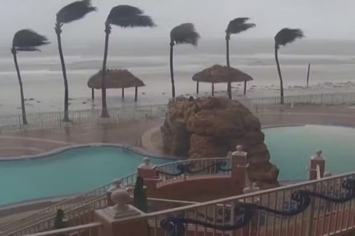 Passados os furacões, empresa brasileira ajuda na limpeza de estragos nos EUA