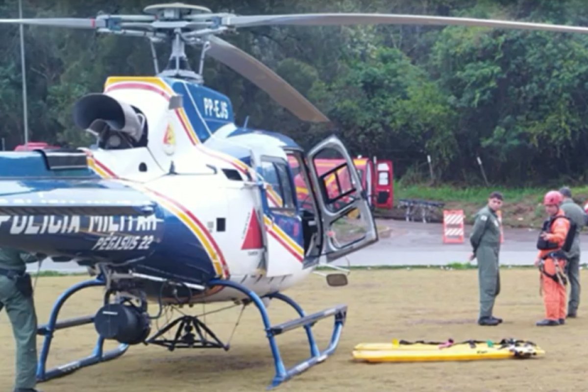 Helicóptero dos Bombeiros cai durante buscas em MG; 6 pessoas morrem