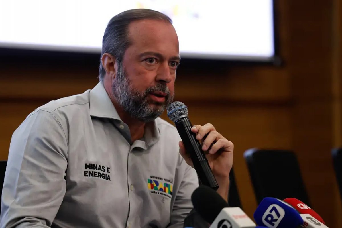 Decisão sobre retorno do horário de verão será na terça-feira (15), diz ministro de Minas e Energia