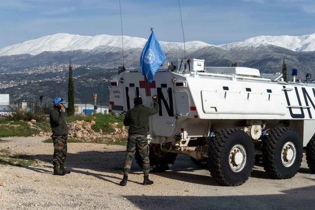 Israel ignora pressão internacional e invade base da ONU no Líbano