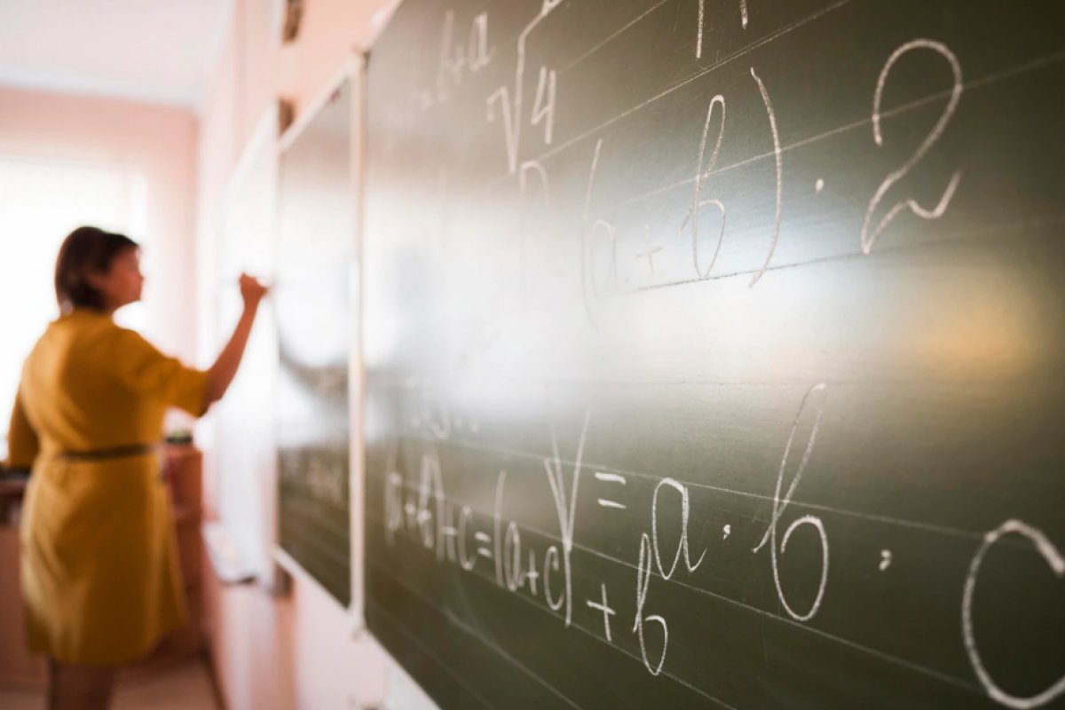 Mensalidade escolar deve subir o dobro da inflação de 2024, diz pesquisa