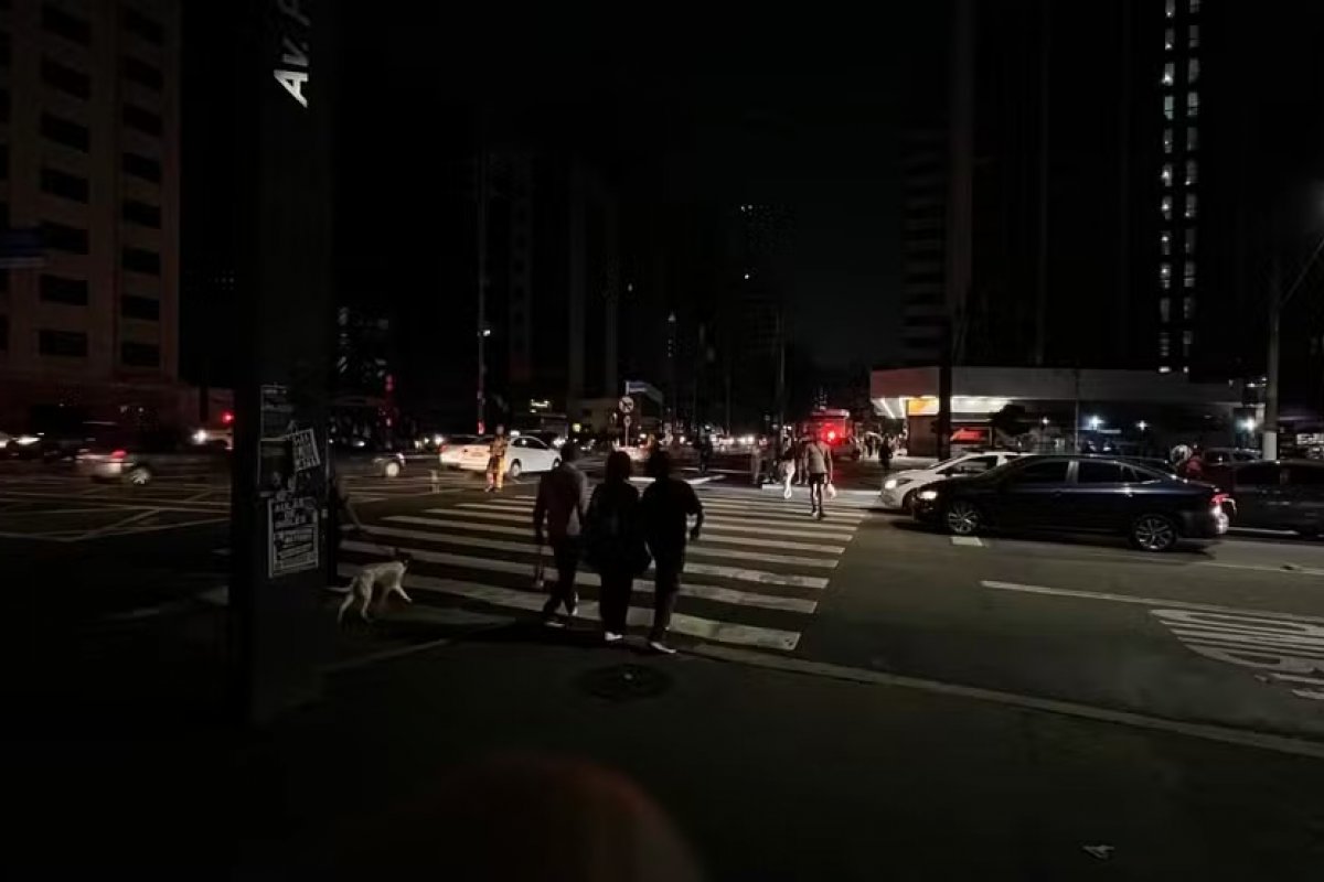 Apagão na Grande SP: cerca de 537 mil imóveis ainda estão sem energia nesta segunda-feira, diz Enel