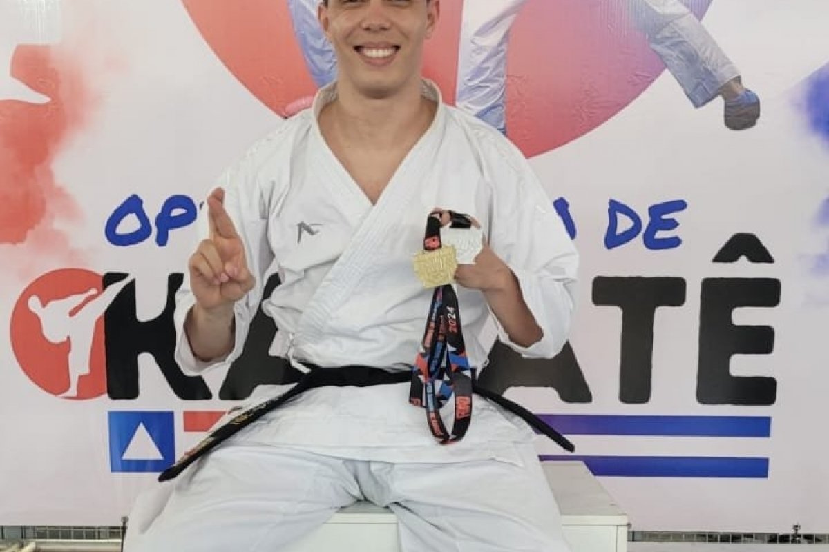 Investigador da Polícia Civil leva ouro e prata durante competição de Karatê na Bahia