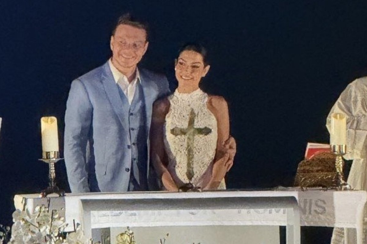 Thais Fersoza renova votos com Michel Teló aos pés do Cristo Redentor!