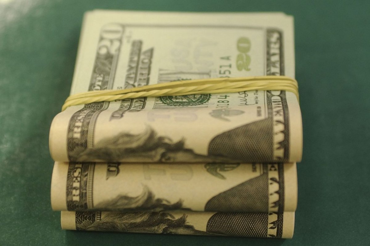 Dólar fecha vendido a R$ 4,259 nesta quinta (30)