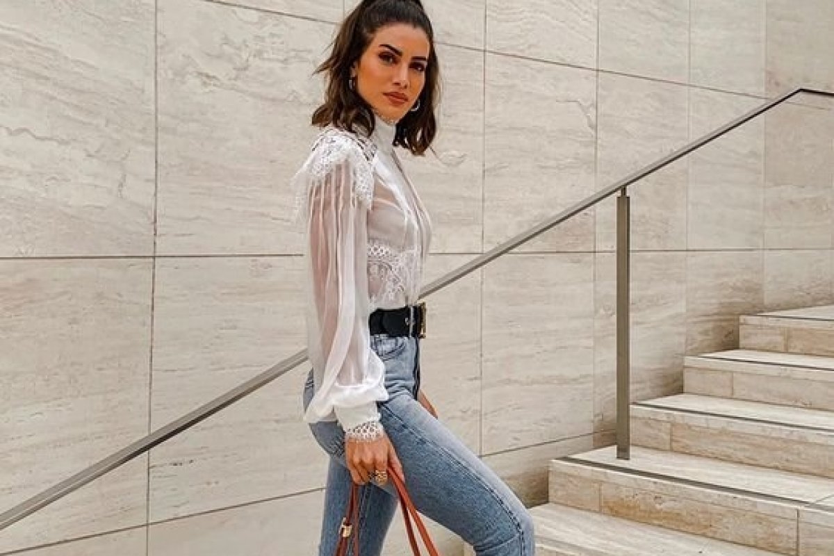 Como montar looks chics usando calça jeans
