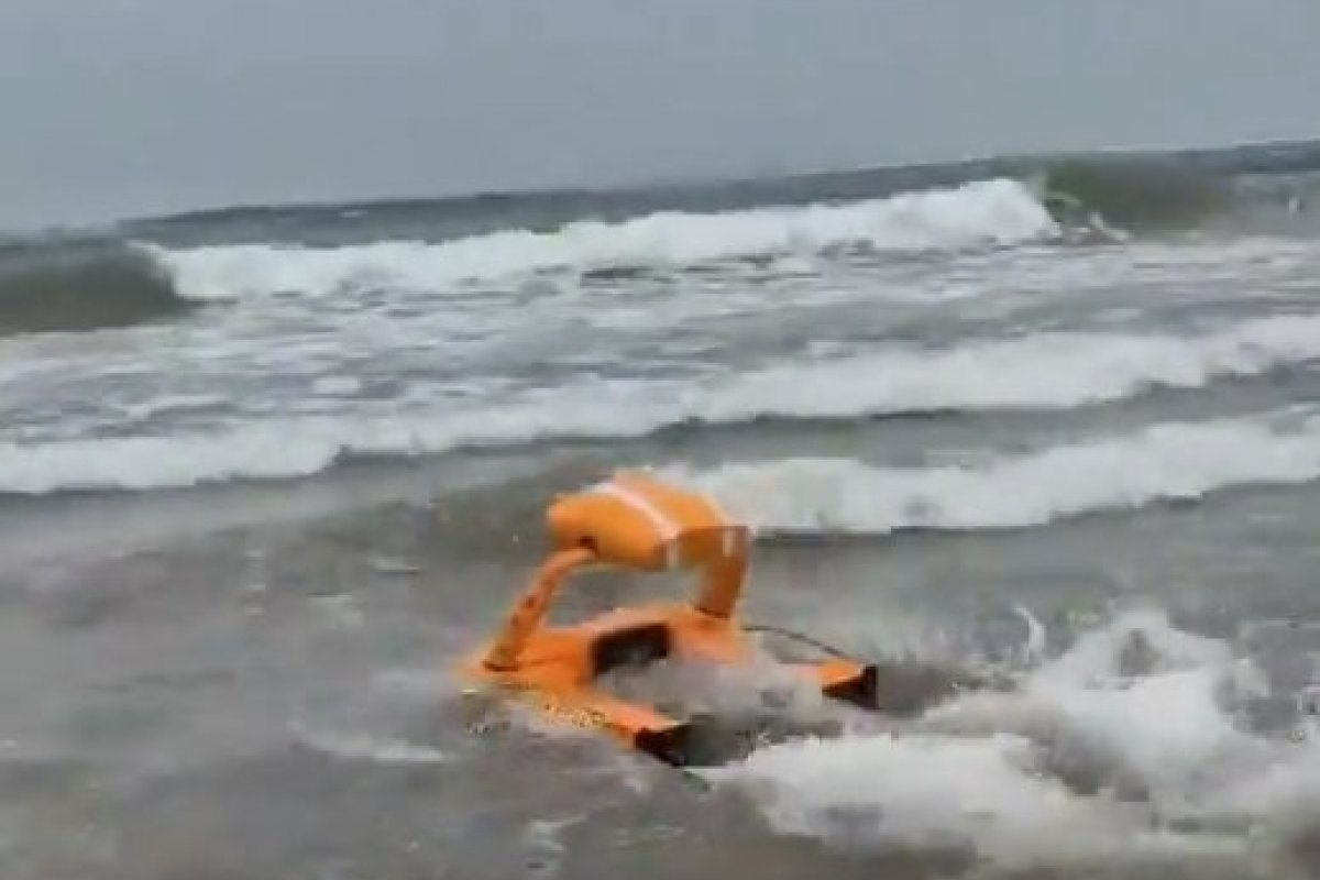 Vídeo: Salva-vidas com controle remoto viraliza nas redes sociais