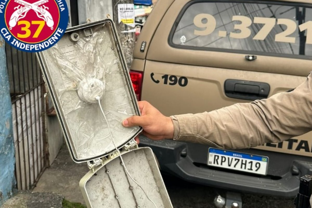 Câmera clandestina é desinstalada por PMs no Curuzu