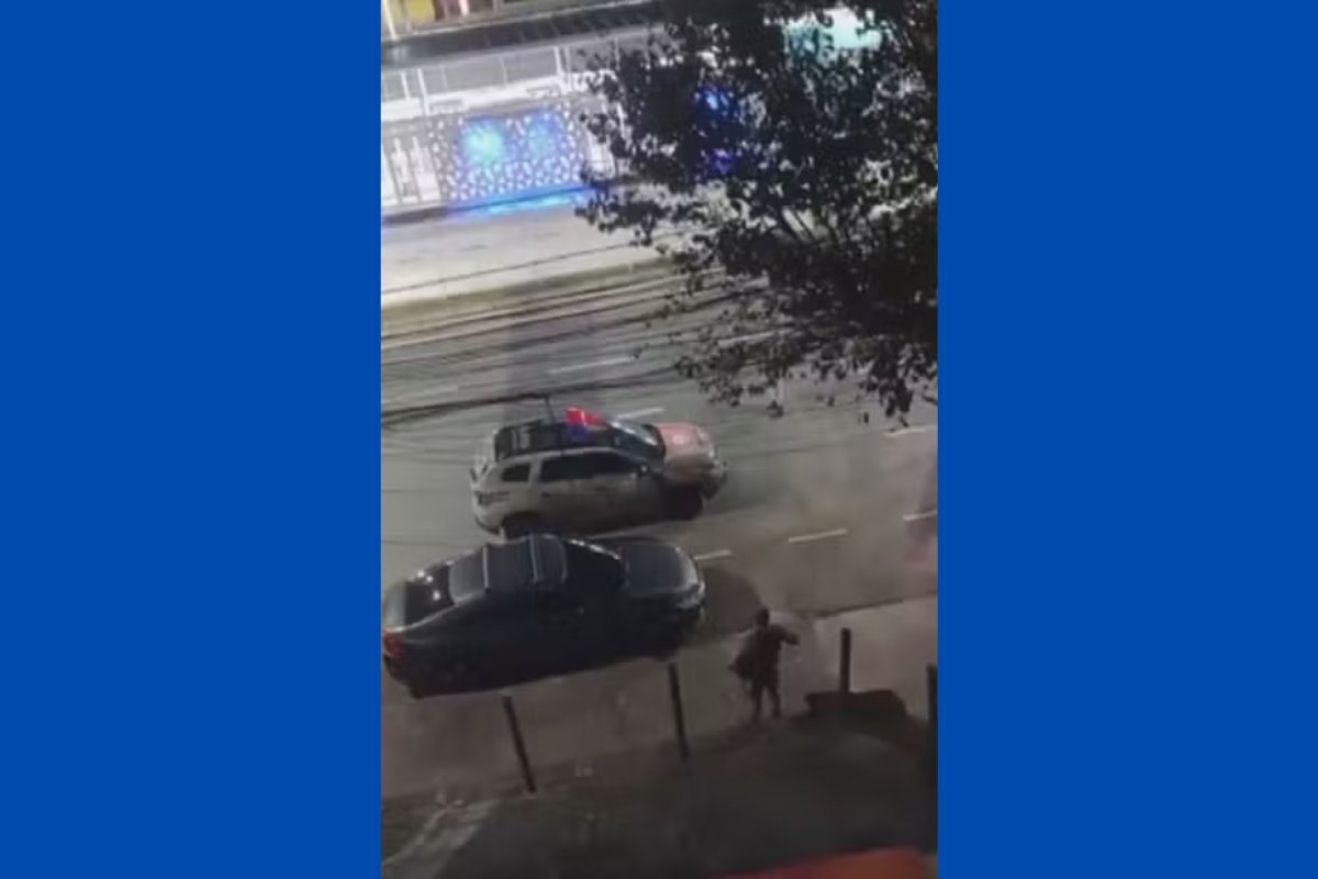 Jovem é preso após invadir casa armado e fazer casal de refém em bairro de Salvador