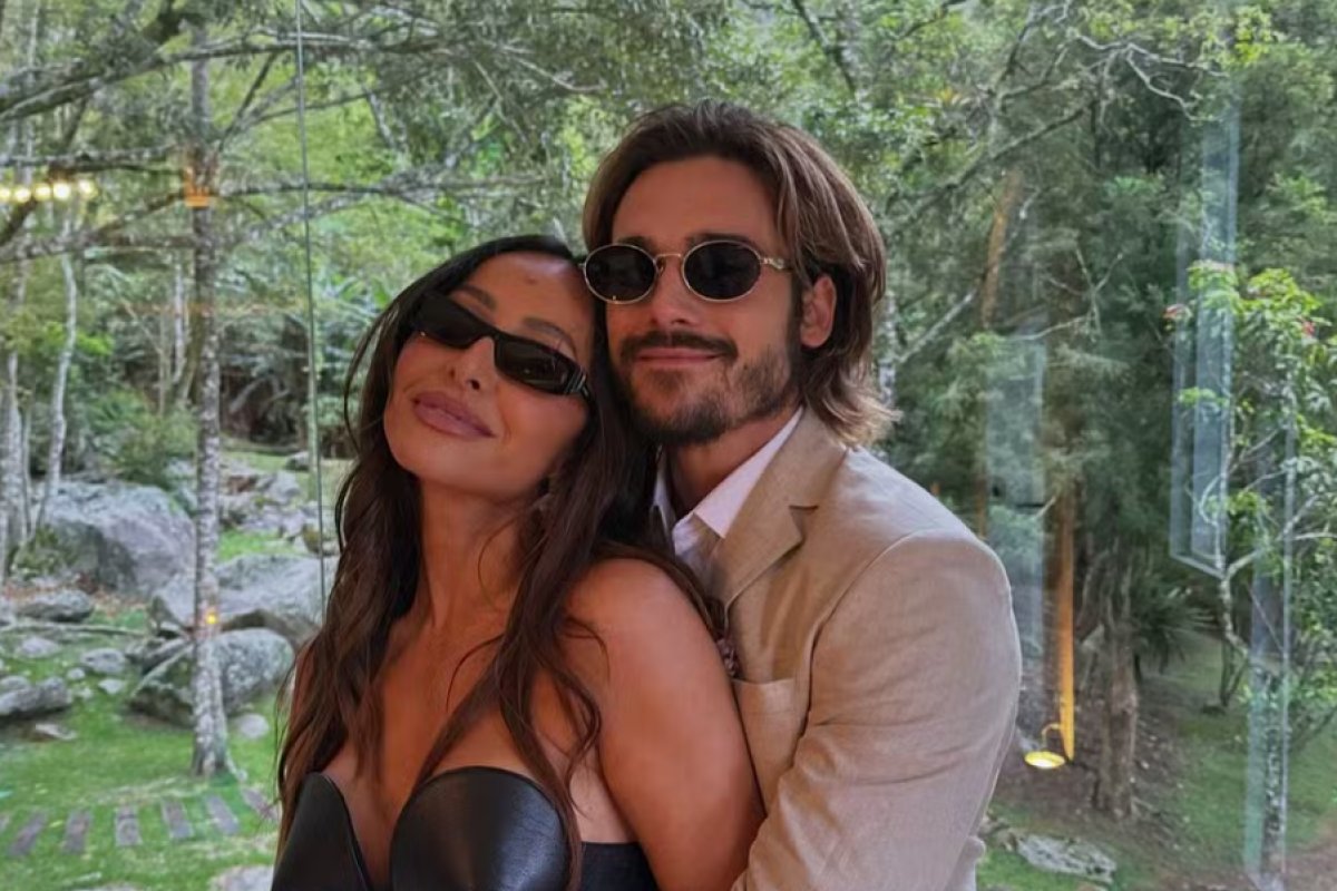 Sabrina Sato e Nicolas Prattes anunciam que estão à espera do primeiro filho