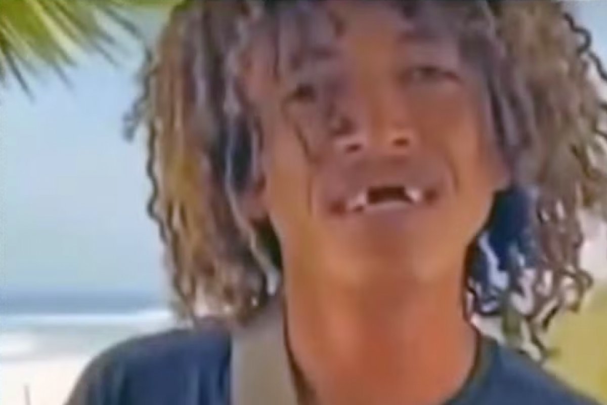 Homem em situação de rua, que viralizou ao se gabar de vida na Barra da Tijuca, é preso por posse ilegal de arma