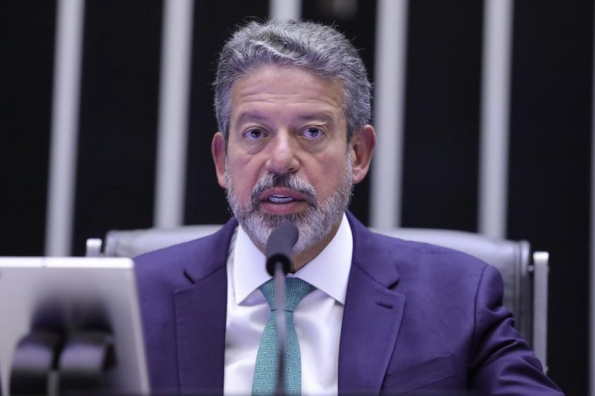 Lira não descarta que Câmara analise endurecimento a publicidade de bets neste ano