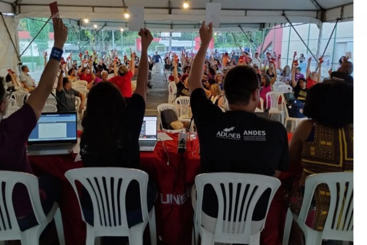 Professores da Uneb decretam fim da greve após 20 dias de paralisação