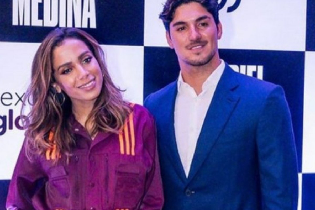 Anitta marca presença no pré-lançamento do filme sobre Gabriel Medina