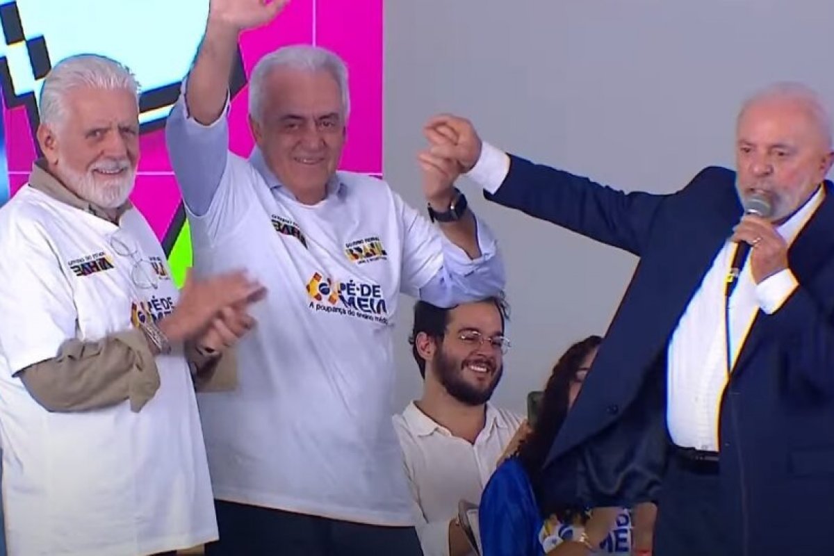 Vídeo: em Salvador, Lula anuncia Otto Alencar como líder interino do governo no Senado