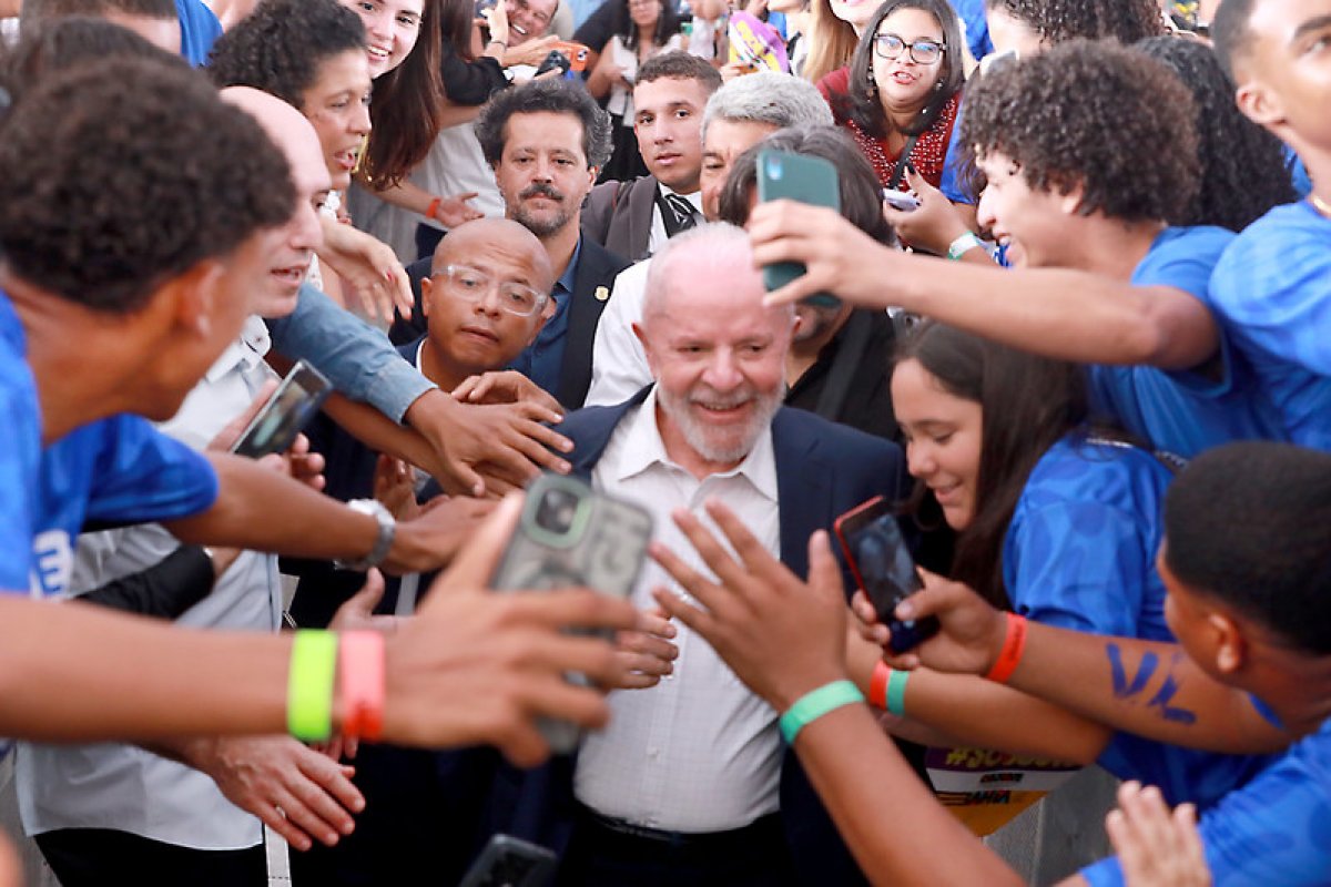Pé-de-Meia: Lula anuncia ampliação de alunos beneficiados pelo programa na Bahia
