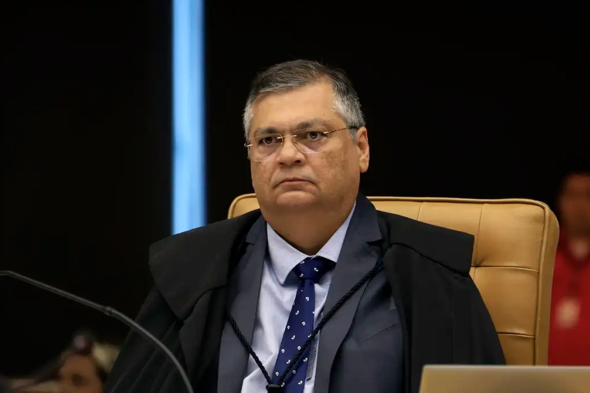Dino reforça critérios para aposentadoria de policiais homens e mulheres durante Congresso
