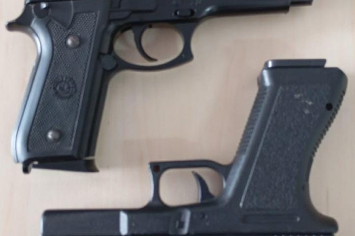 PM apreende dois adolescentes com pistolas falsas no Arraial do Retiro