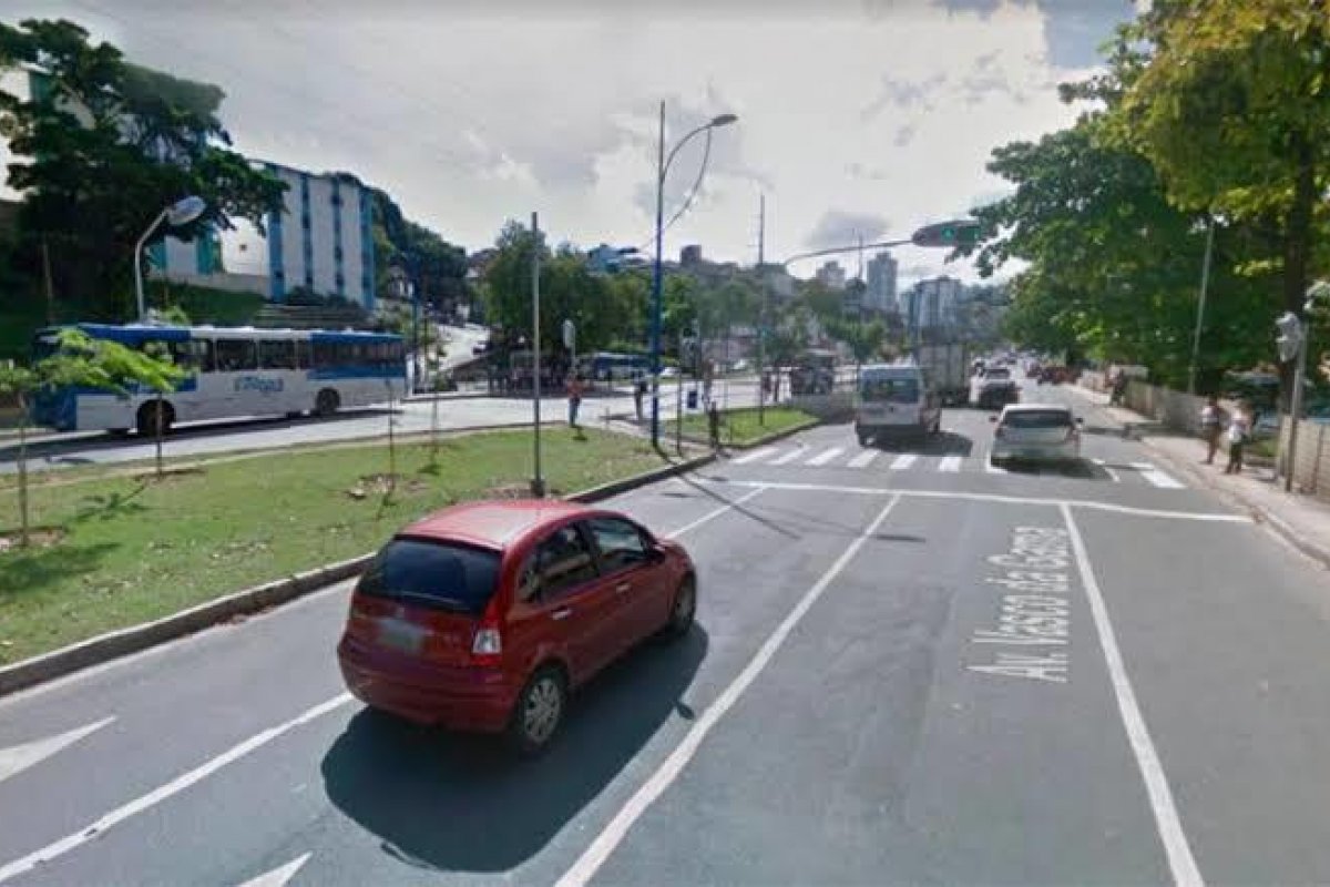 Acidente na Av. Vasco da Gama deixa ferido e trânsito lento