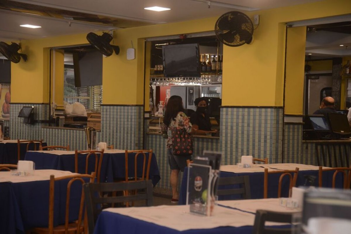 Em setembro, inflação nos restaurantes sobe em 0,34% novamente