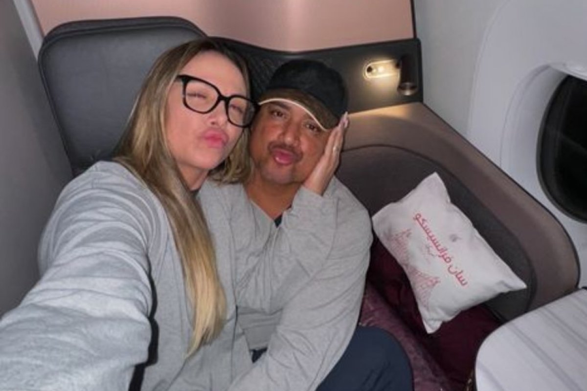 Carla Perez e Xanddy comemoram aniversário de casamento na Indonésia!