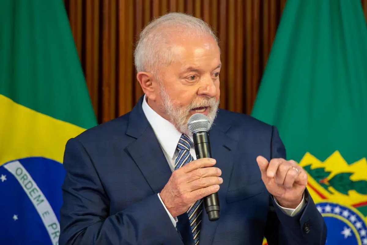Lula cancela viagem à Rússia após sofrer acidente doméstico