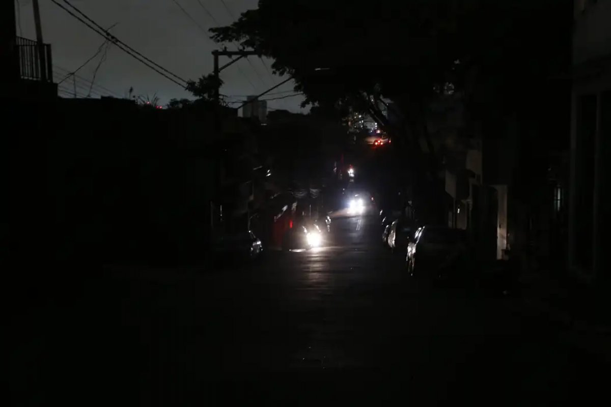 Mais de 18,5 mil imóveis continuam sem luz na Grande São Paulo
