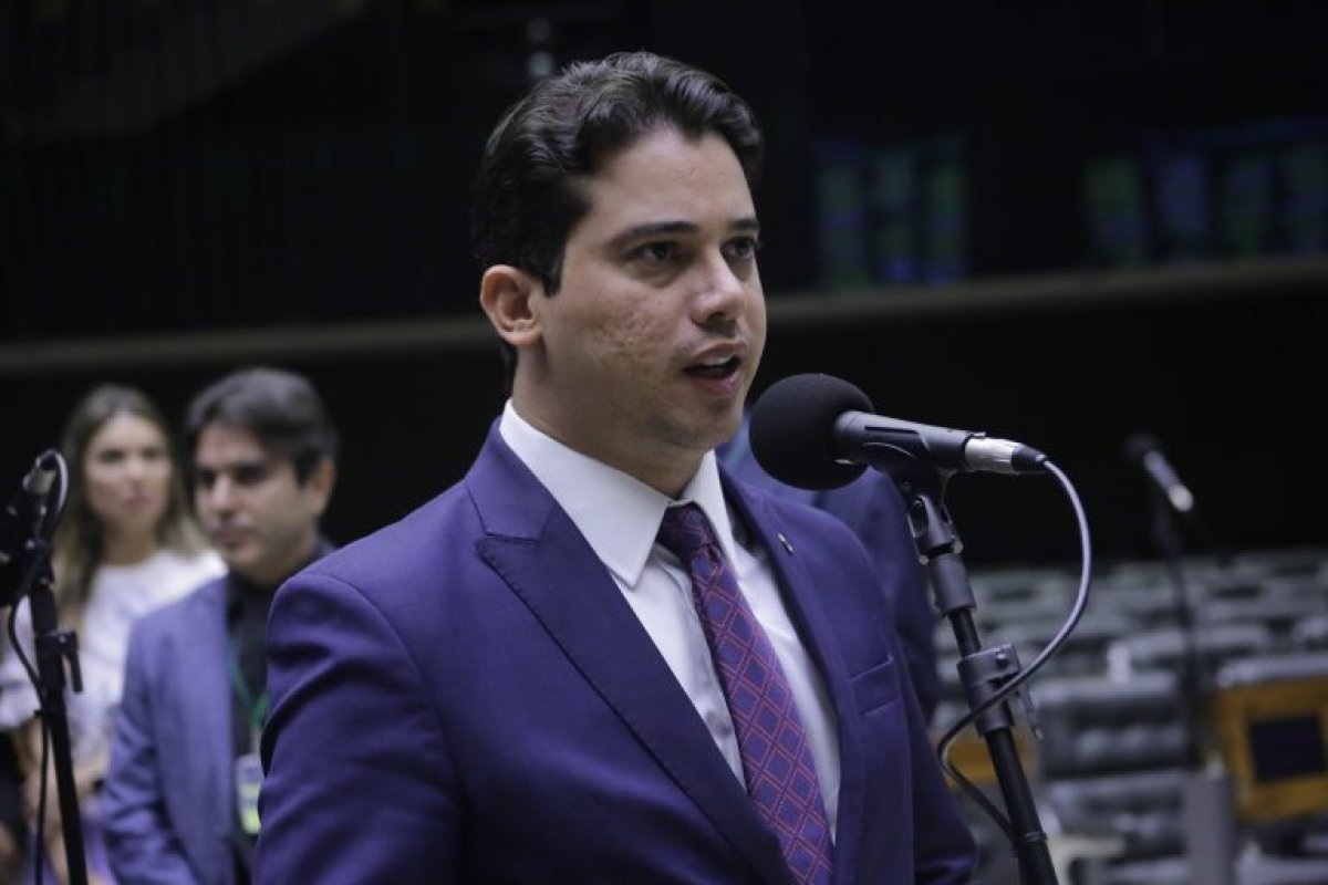 Deputado Junior Mano é expulso do PL após apoiar candidato do PT em Fortaleza