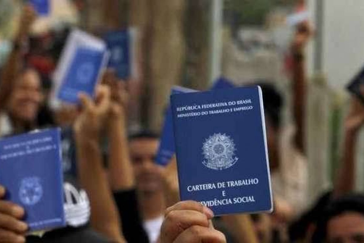 IGBE: Desemprego fica em 11% em dezembro, mas ainda atinge 11,6 milhões