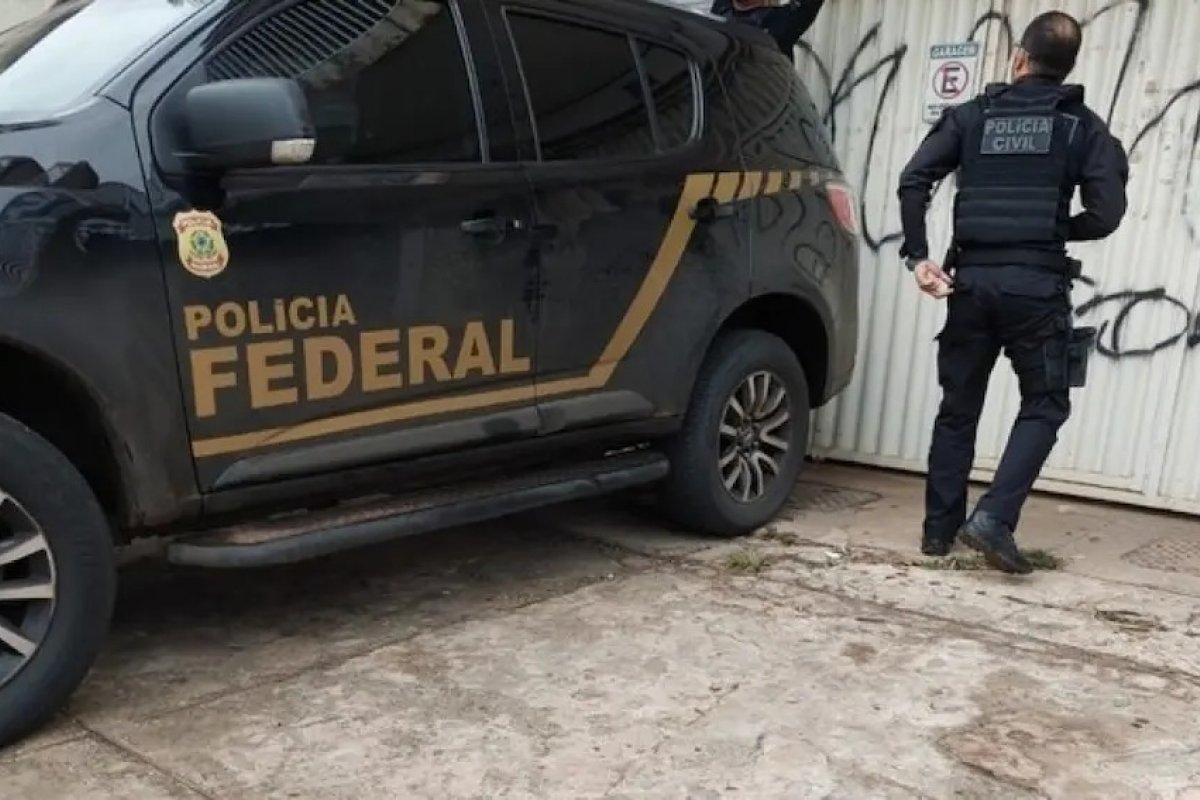 PF faz operação contra advogados que vendiam chamadas de vídeos entre detentos e comparsas soltos a R$ 150