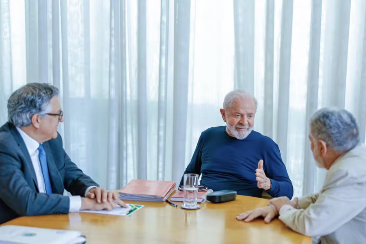 Palácio do Planalto publica fotos de Lula após sofrer uma pancada na cabeça