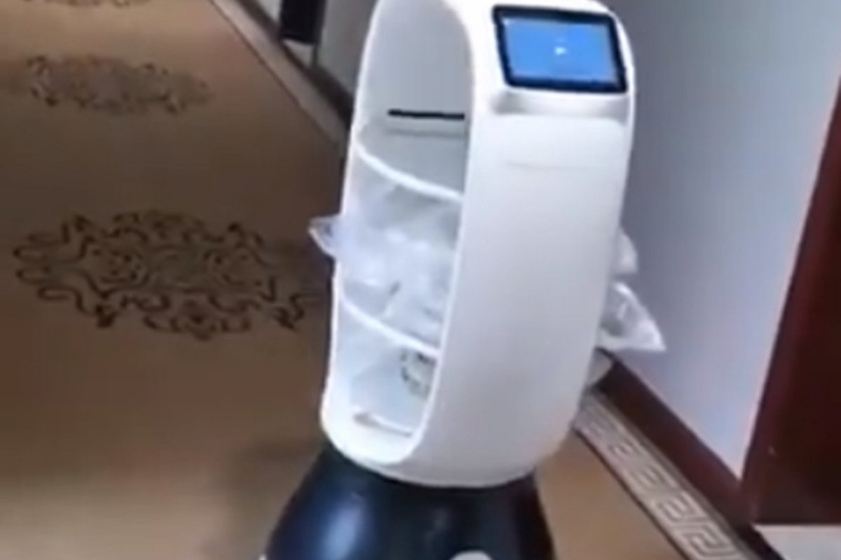 China utiliza robôs para atender pacientes em quarentena do coronavírus