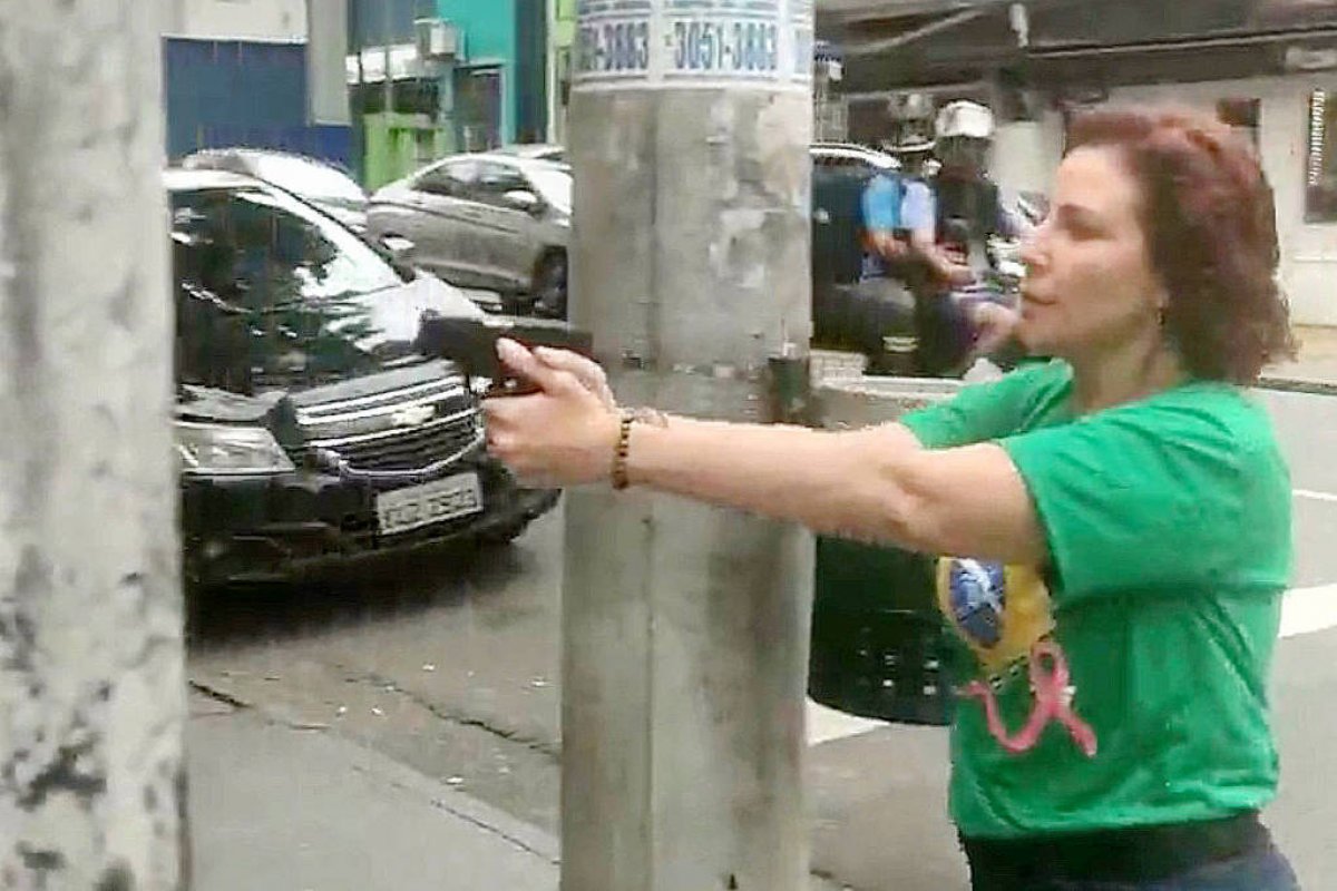 Jornalista perseguido por Zambelli tem habeas corpus negado pela Justiça