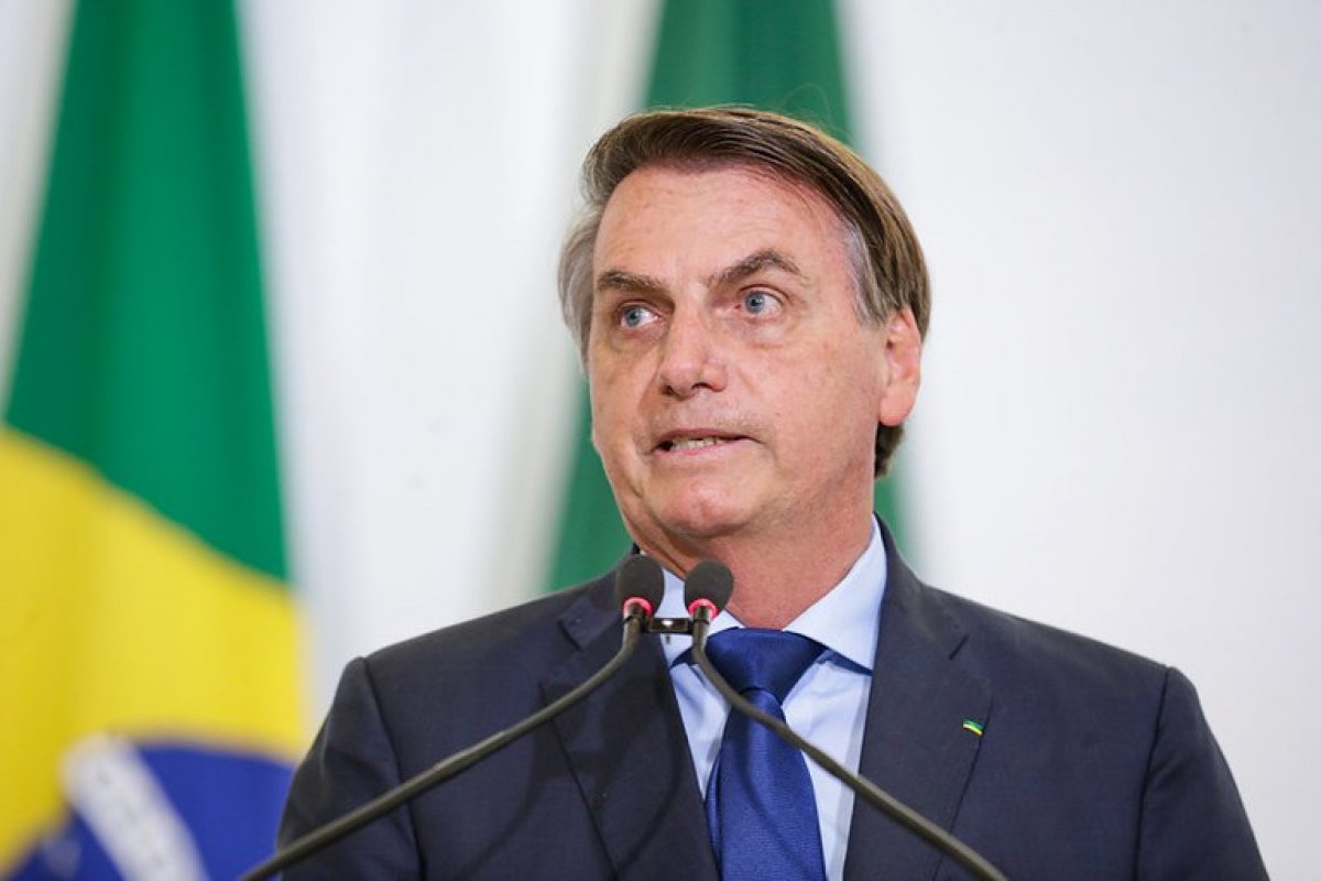 STF nega recursos e mantém retenção de passaporte de Bolsonaro