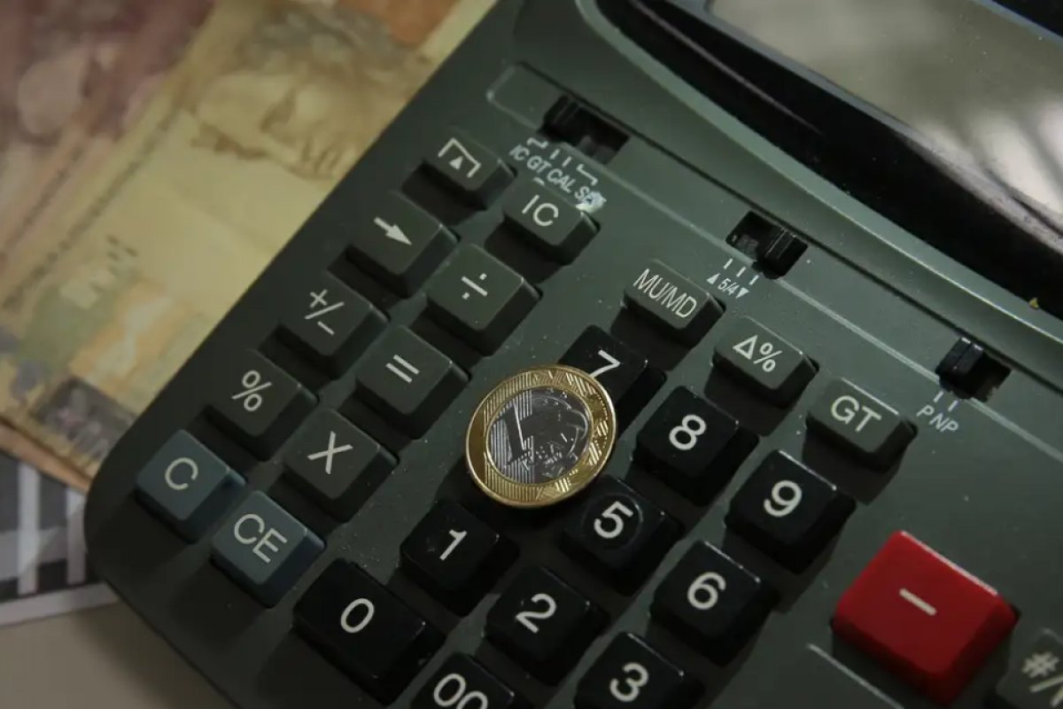 FMI piora projeção da dívida pública do Brasil e só vê equilíbrio fiscal em 2027