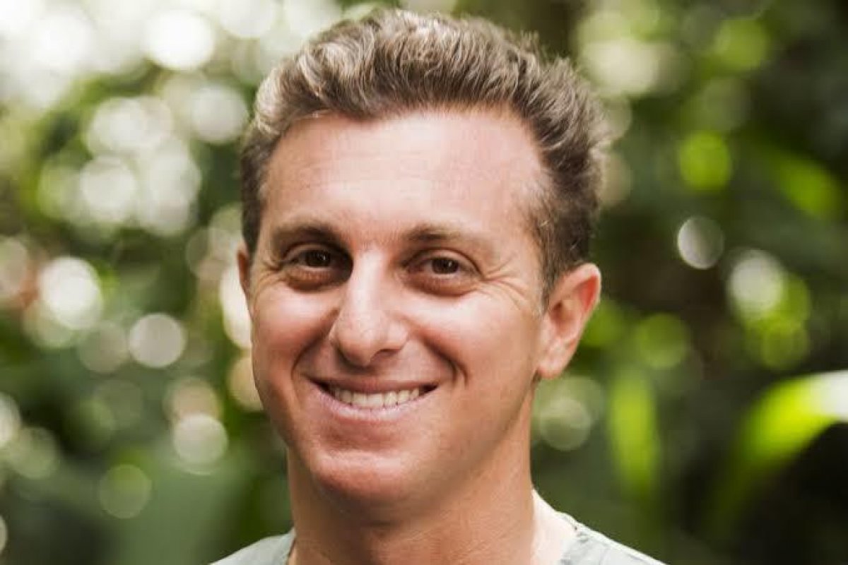 Luciano Huck ultrapassa Bolsonaro em ranking de popularidade nas redes