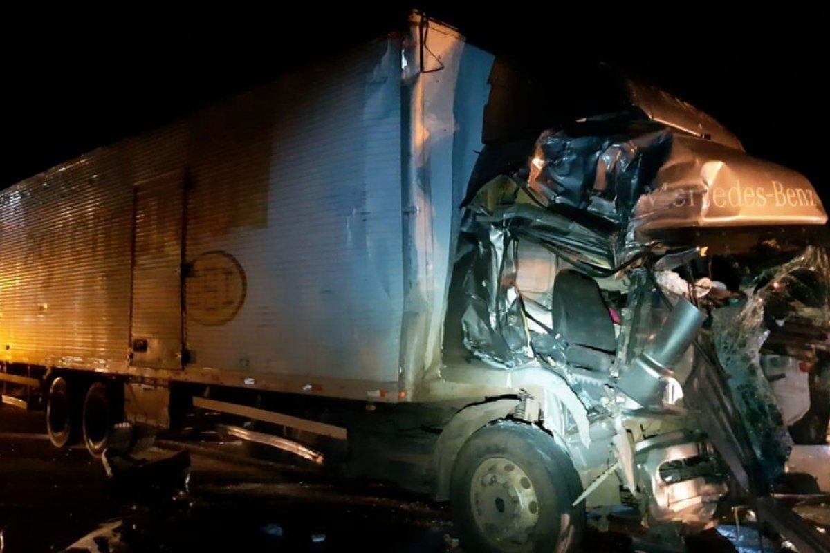 Batida entre três veículos deixa cinco feridos em Vitória da Conquista