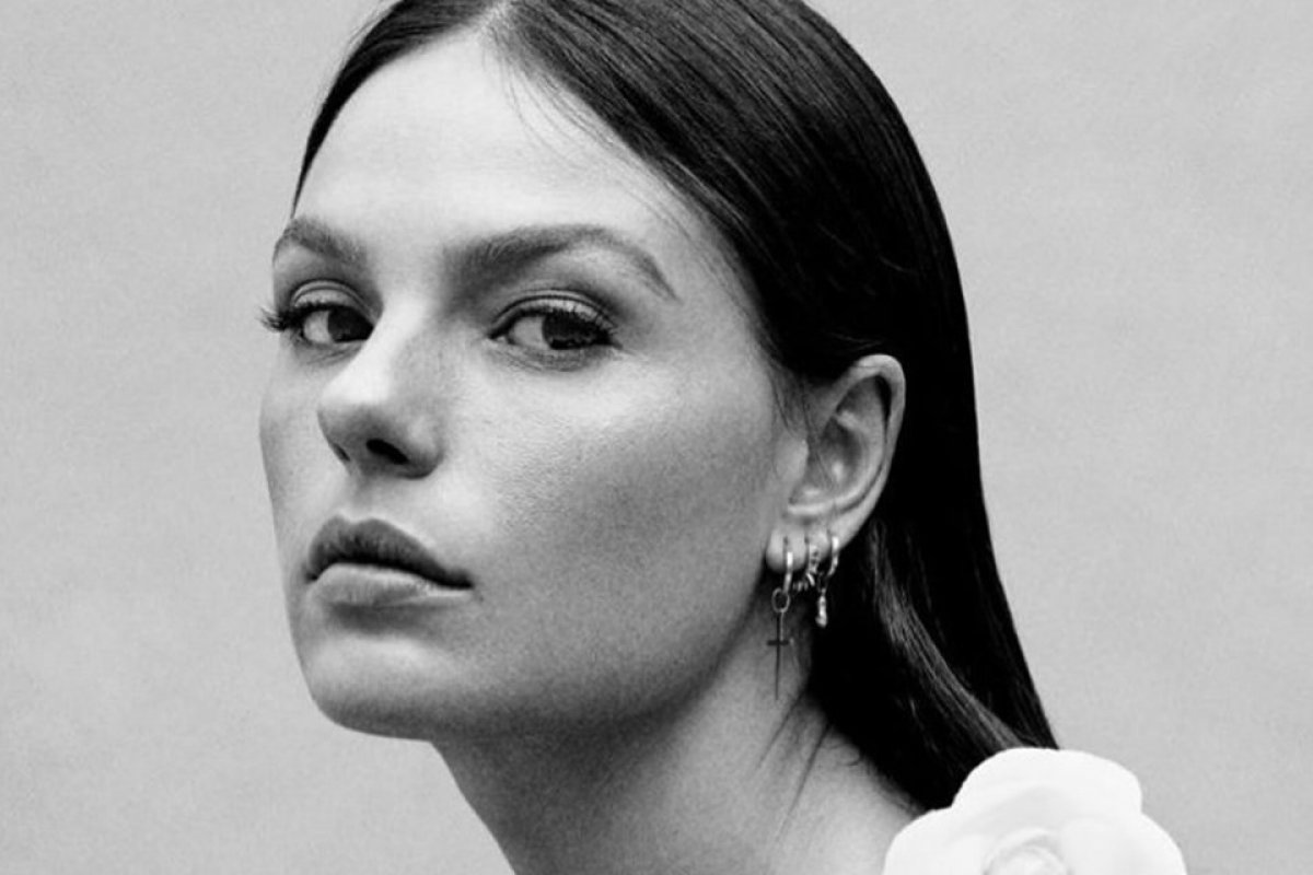 Após perder o pai, Isis Valverde lamenta morte de amiga na web