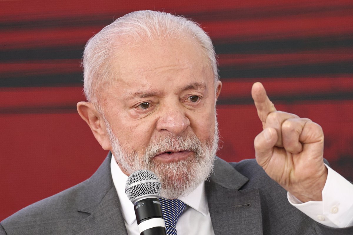 Lula passa por novos exames após queda e segue apto para trabalhar em Brasília