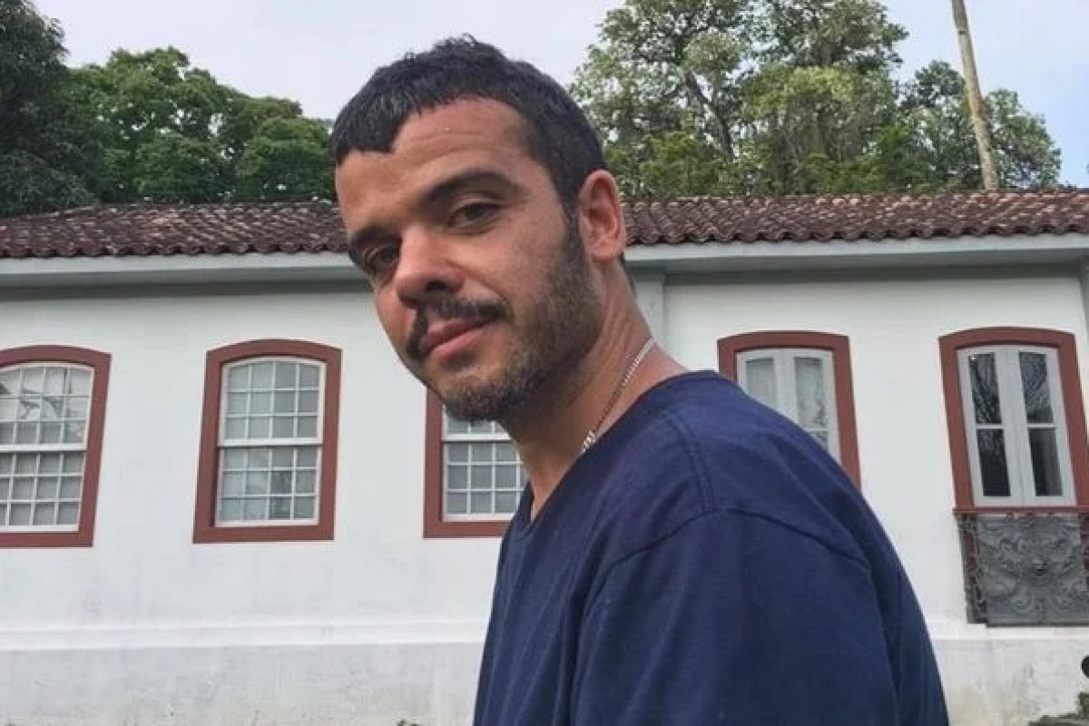 Mãe de ex-ator mirim da Globo morto a tiros lamenta morte trágica: 'Confundiram o carro'
