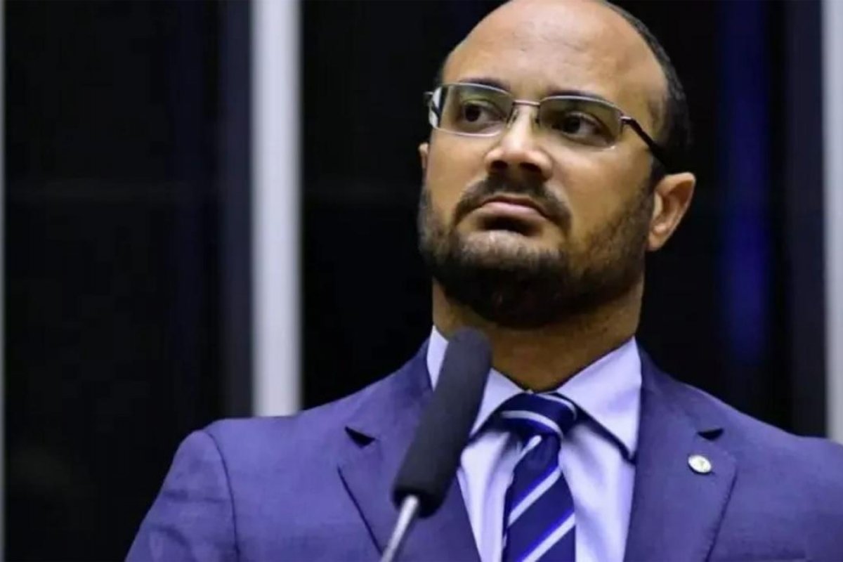 Vídeo: Capitão Alden nega ajuda financeira de Rádio Brado