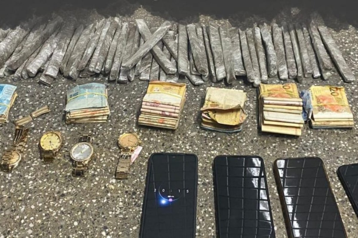 60 porções de maconha são apreendidas pela PM em Tancredo Neves