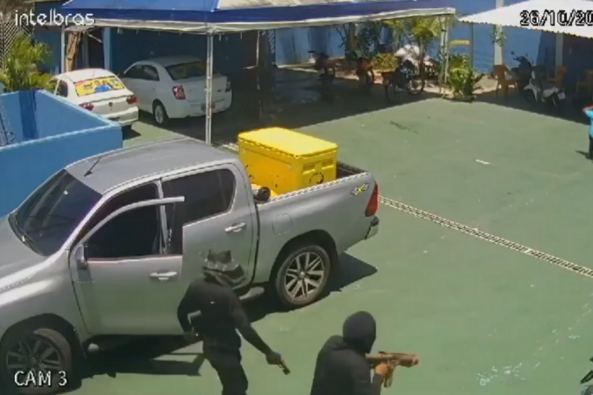 Vídeo: comitê do vereador Manoel Jacaré é invadido por grupo armado em Camaçari