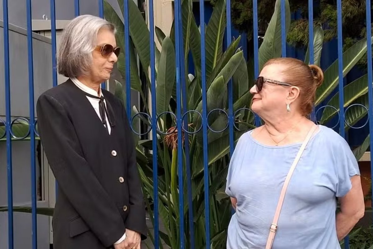 Cármen Lúcia, presidente do TSE, enfrenta fila e vota em Belo Horizonte: "Que seja um domingo de alegria democrática"