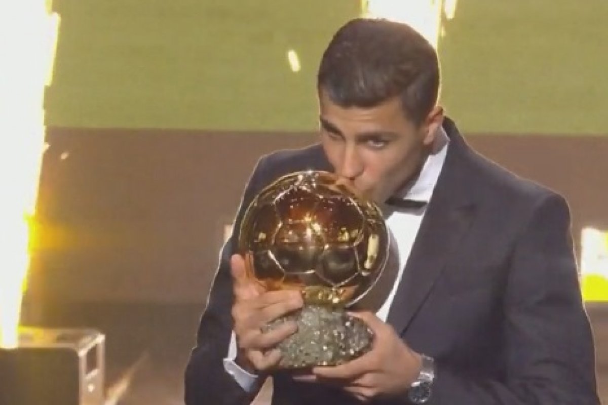 Rodri supera Vini Jr. e leva Bola da Ouro