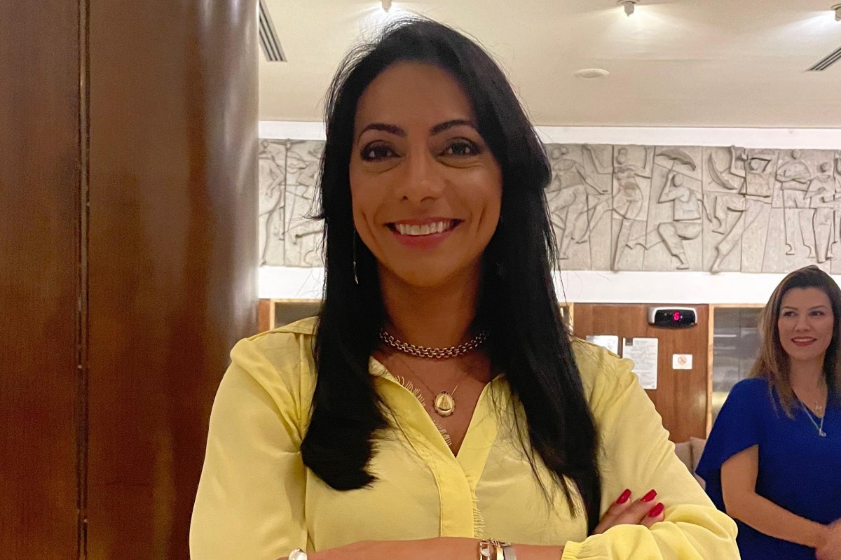 Vídeo: "A nossa principal proposta é o resgate da democracia", afirma Ana Patrícia, candidata à presidência da OAB
